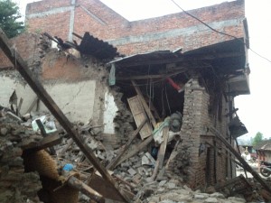 Zerstörtes Haus in welchem unser Schulpatenschaftskind Sujita gelebt hat