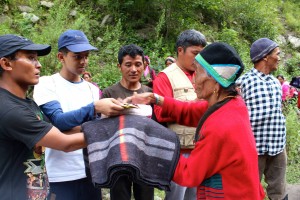 OLOW kooperiert mit "Helping Hands" in Nepal nach dem Erdbeben